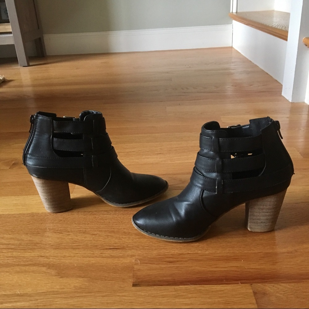 😍 Perfect Black Booties - Picture 2 of 6